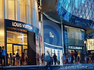 shopping-luxury-brands-18556728